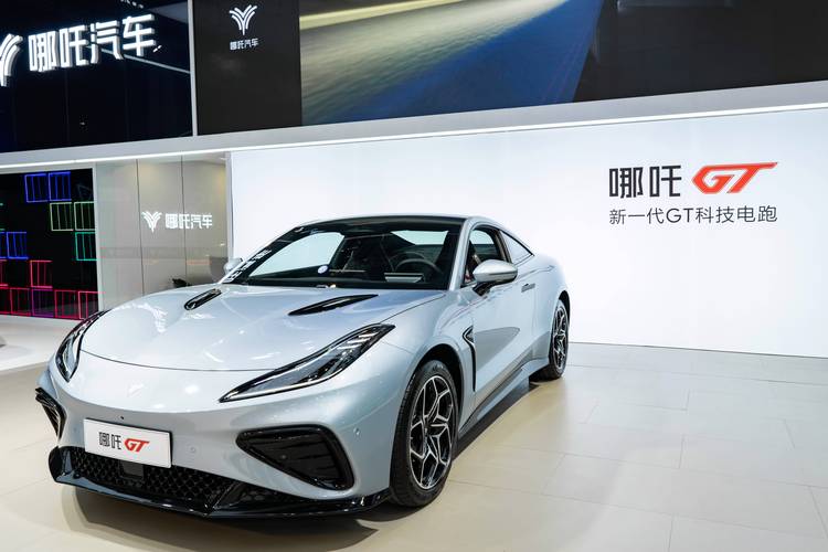 重庆南川区彩铁思企业管理咨询哪吒汽车在智能汽车领域的表现，领途汽车在新能源汽车市场中的影响力