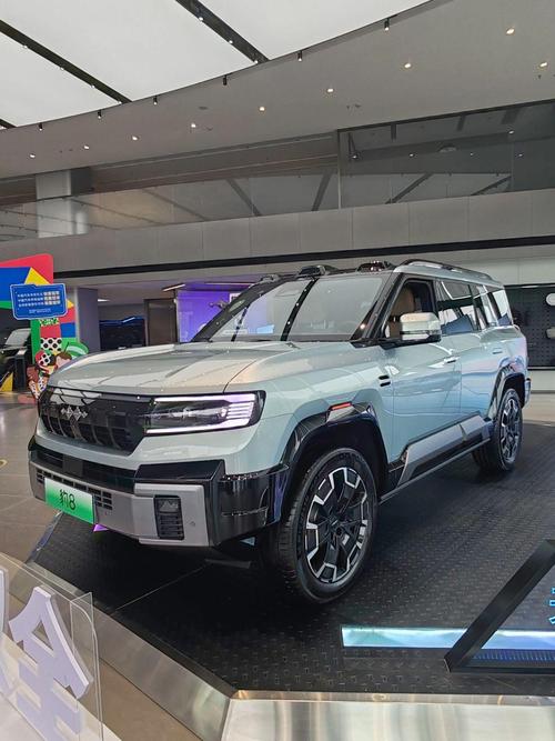 重庆南川区彩铁思企业管理咨询比亚迪方程豹硬派越野的爆款，英菲尼迪35周年与你共成长